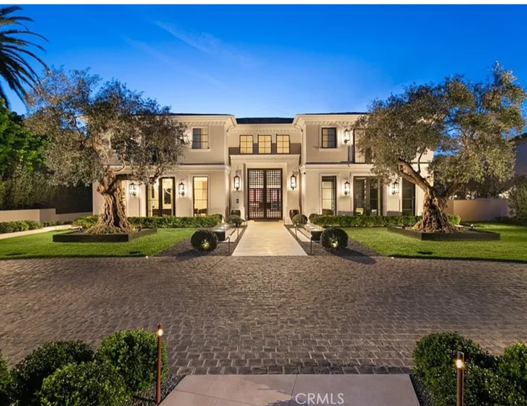 EXPENSIVE LUXURIOUS HOMES